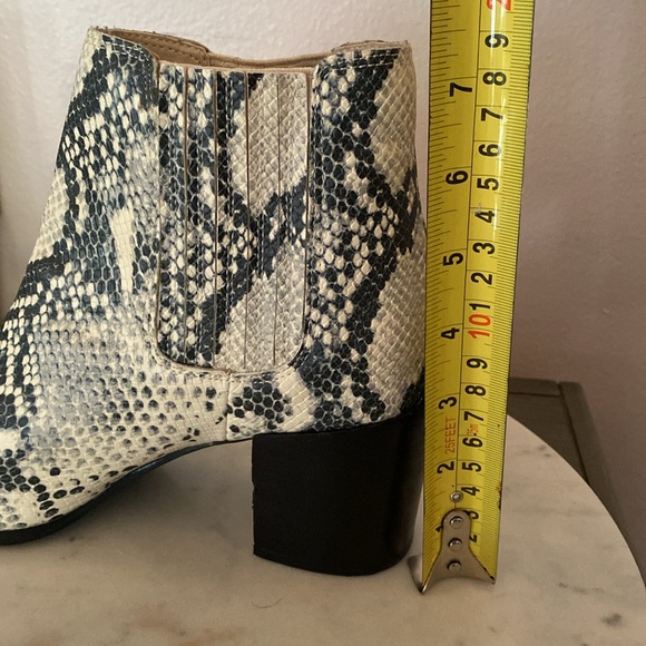 EUC Steve Madden “Jain” Booties Faux Leather Snake Pull On Block Heel Sz 6.5 - Picture 12 of 16